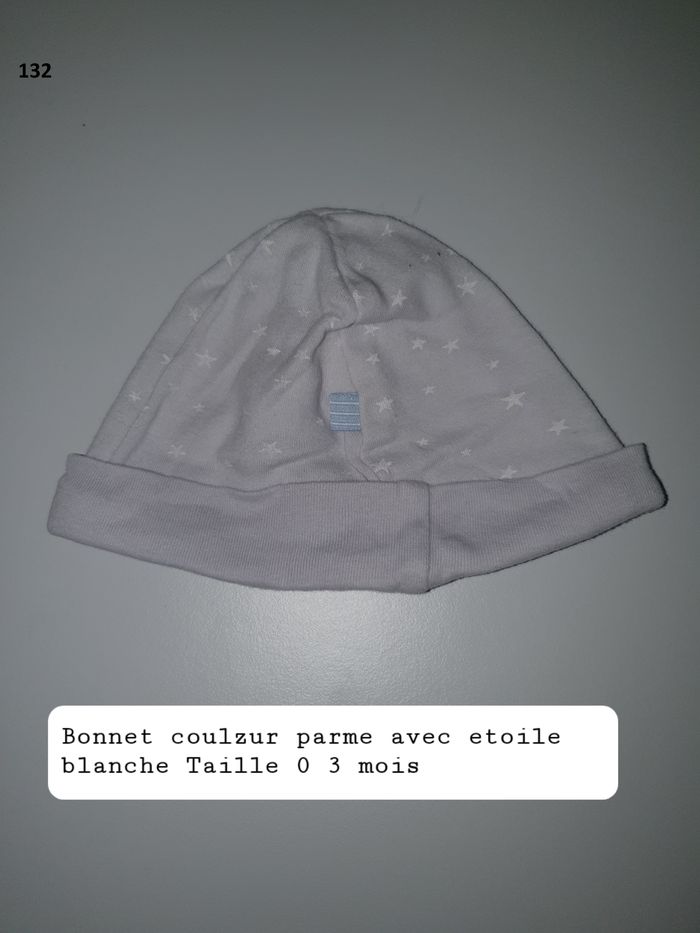 Bonnet parme avec etoiles blanche Taille 0 3 mois