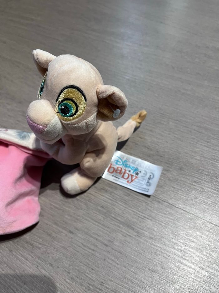 Doudou mouchoir Nala disney baby neuf sans étiquette - photo numéro 2