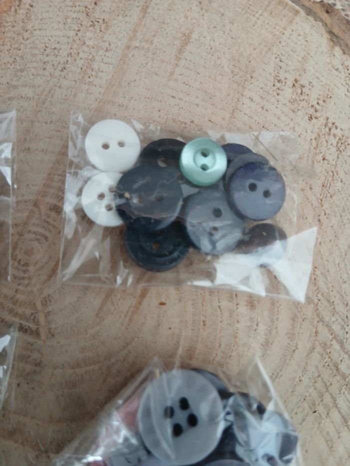 Lot de 4 sachets de boutons - photo numéro 3