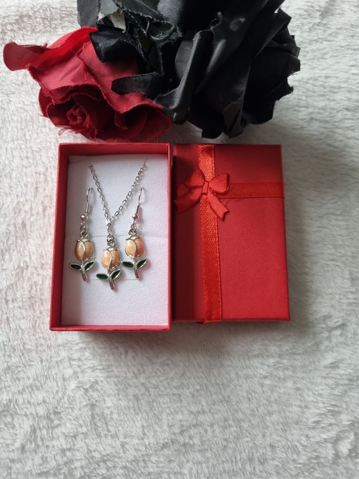 Ensemble bijoux pendentif tulipe