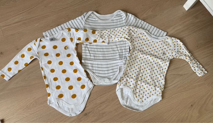 Lot de 5 vêtements bébé 6 mois - photo numéro 2