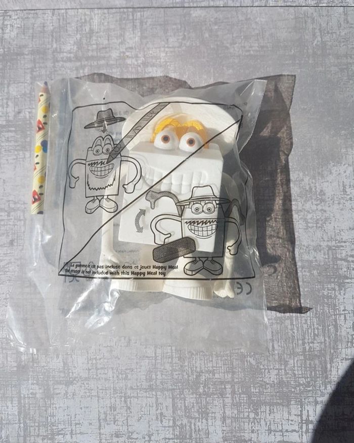 Figurine box happy meal
