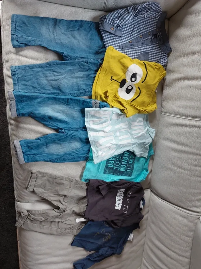 Lot de 9 articles vêtements 6 mois