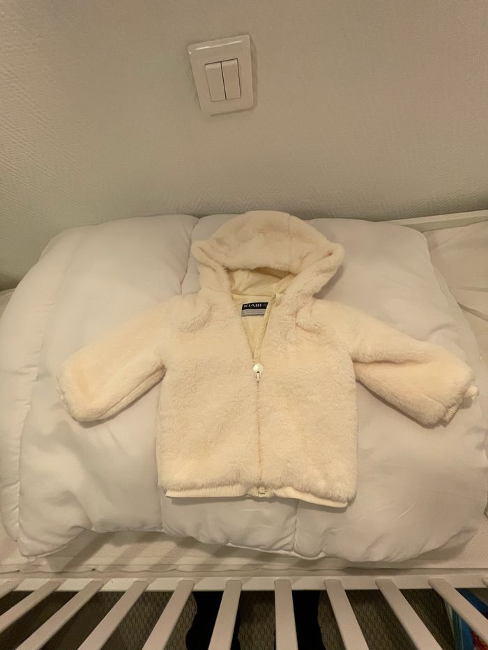 Petite veste blanche - photo numéro 2