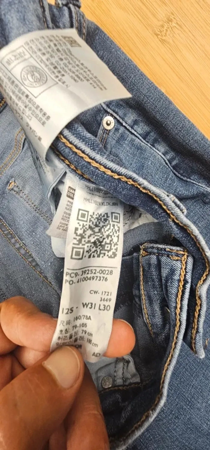 Levi's un peu évasé par le bas + patch offert classic bootcut T:40 W31 L30 - photo numéro 10