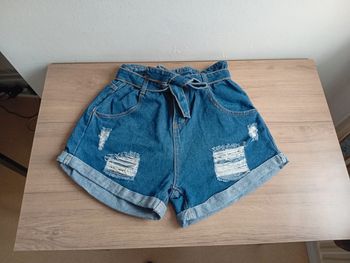 Short en jeans neuf taille 40/42