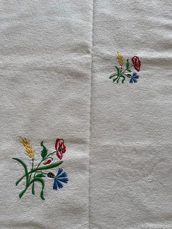 Nappe lin brodé main