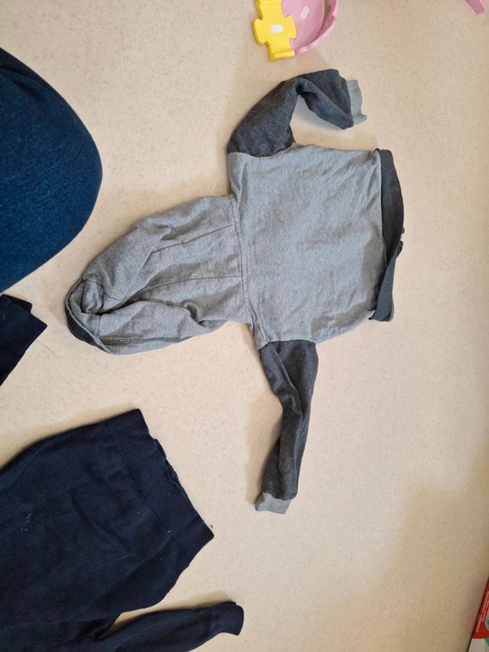 Lot sweat haut gillet 4 ans - photo numéro 5