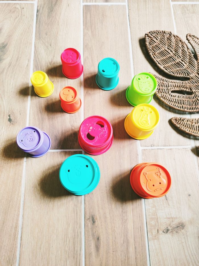 🌈Lot de 10 Plots/ gobelets en plastique avec motifs animaux à emboîter - photo numéro 3