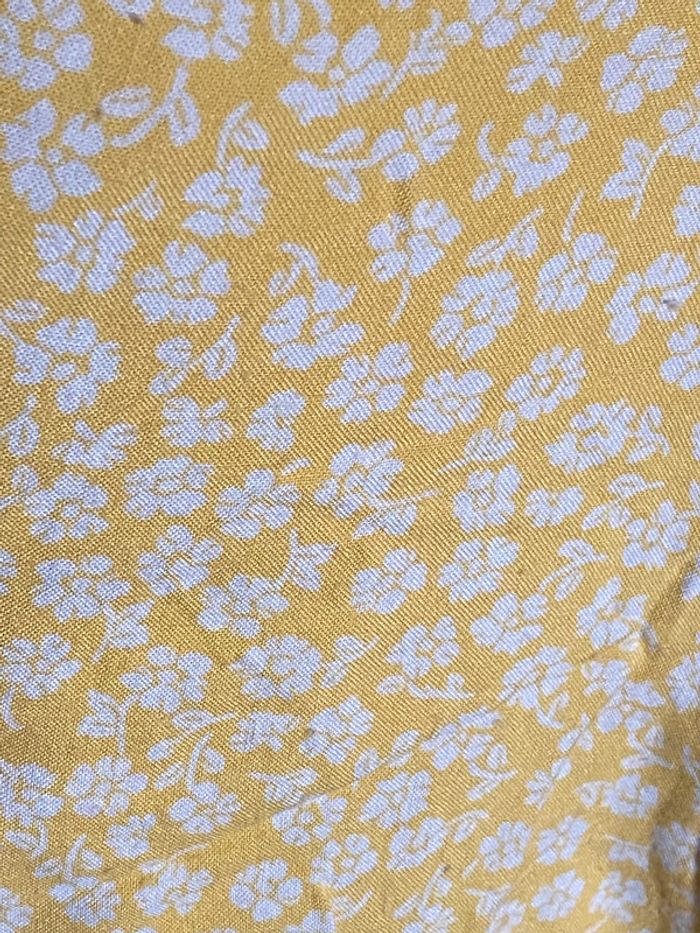 Jupe courte à fleurs - photo numéro 2