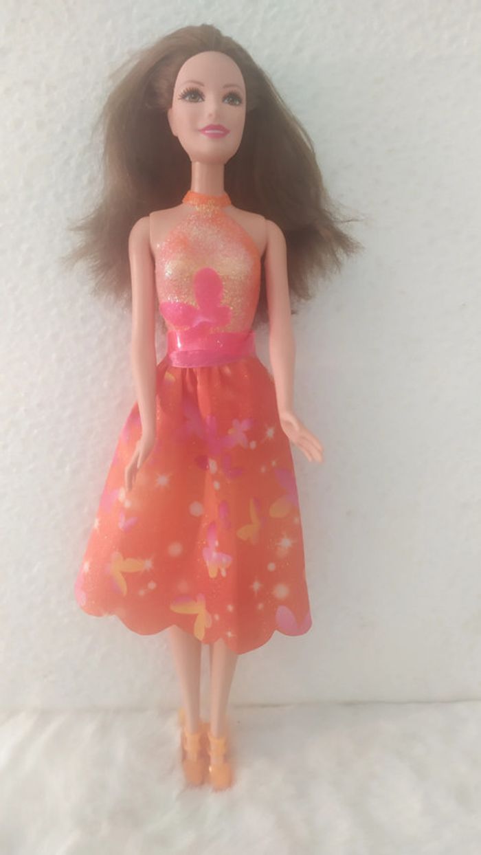 poupée barbie mattel  brune  robe orange
