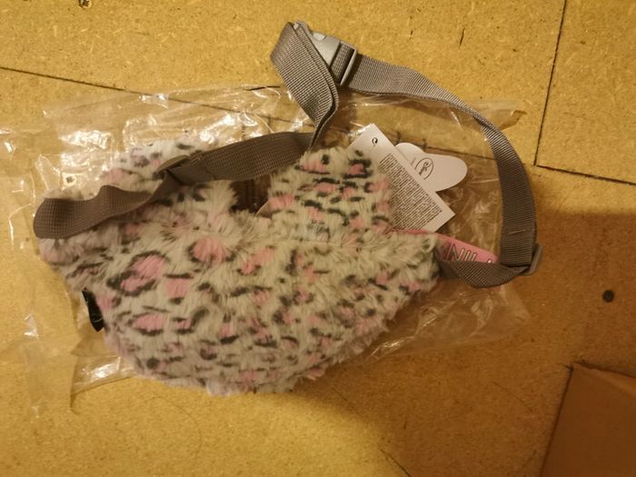 Sacoche minnie fourrure disney neuve - photo numéro 3