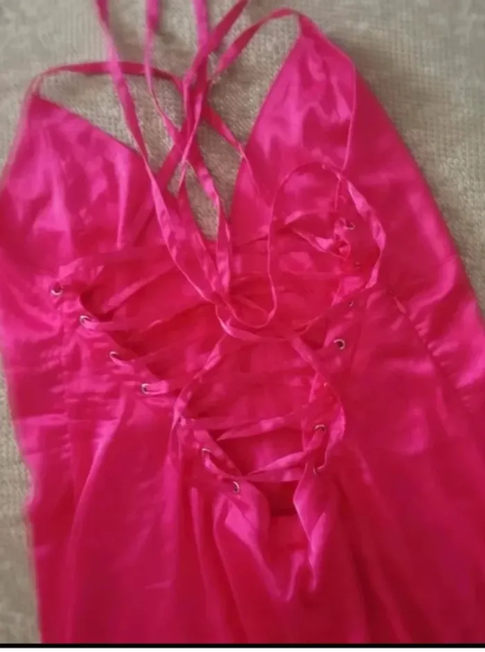 Robe satinée dos nu - photo numéro 3