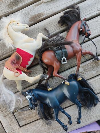 Lot de 3 chevaux en plastique