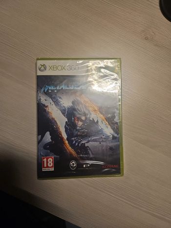 Metal gear rising xbox360 neuf