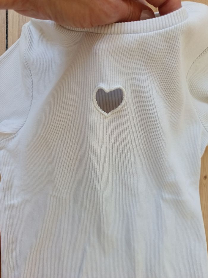Haut blanc avec coeur - photo numéro 4