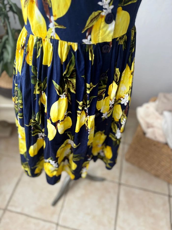 Robe motif citron 🍋 jupon évasée - portée 1 fois - taille 40/L - en très bon état - photo numéro 3