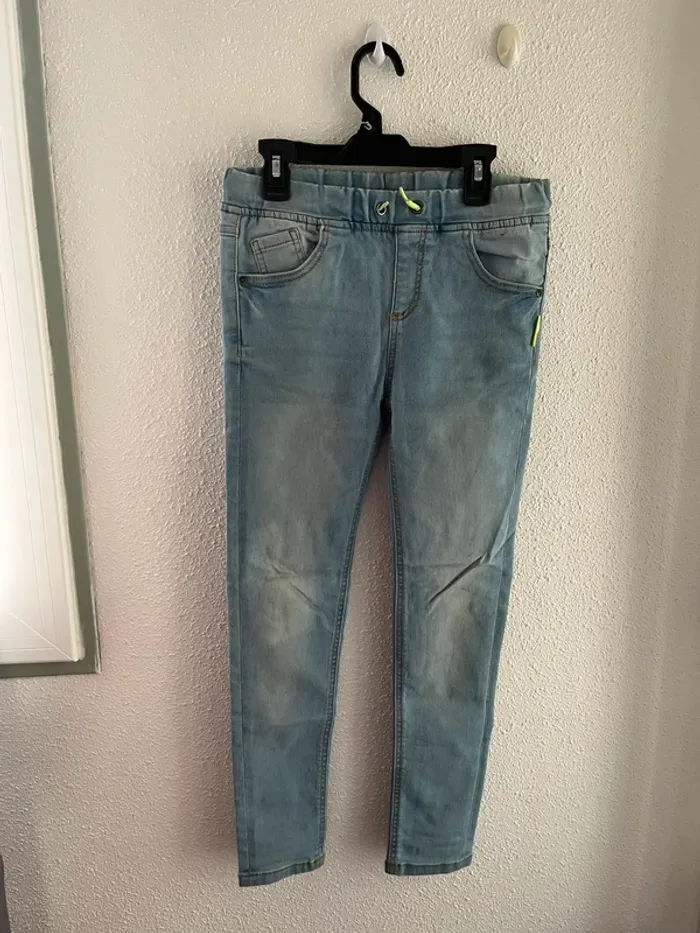 Jean taille  9/10 ans💫