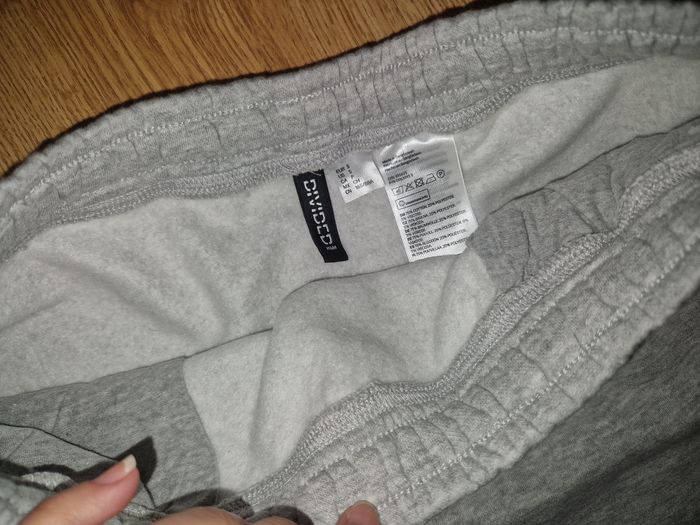 JUPE  MOLLETON H&M TAILLE S NEUVE - photo numéro 2