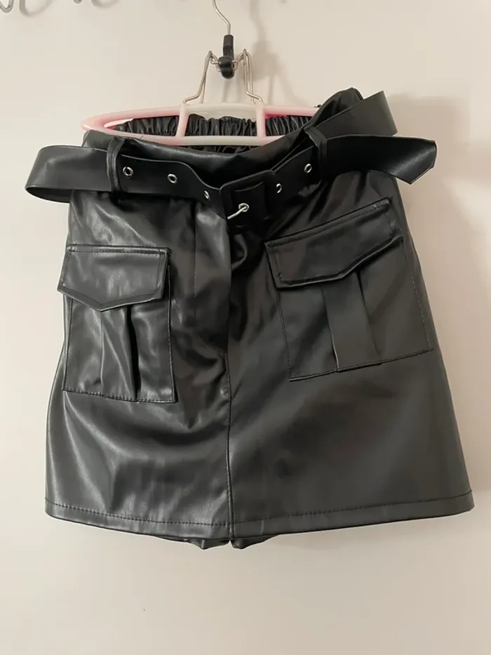Jupe short simili cuir