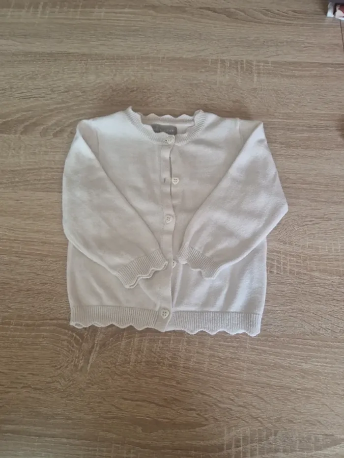 Lot gilet 12 mois - photo numéro 2