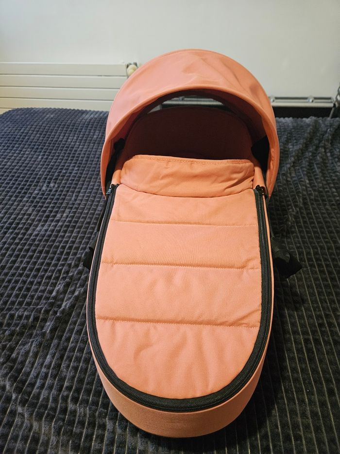 Nacelle yoyo babyzen nouvellement stokke avec adaptateurs pour la poussette - photo numéro 3