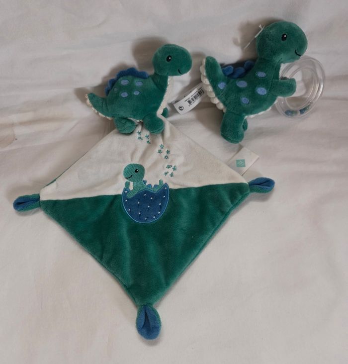 Doudou Dinosaure vert et bleu avec mouchoir - Dinosaure avec Hochet - Tex