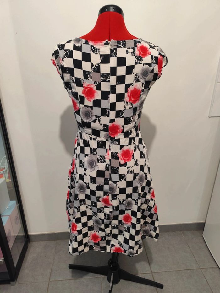 Robe à carreaux et rose - photo numéro 2