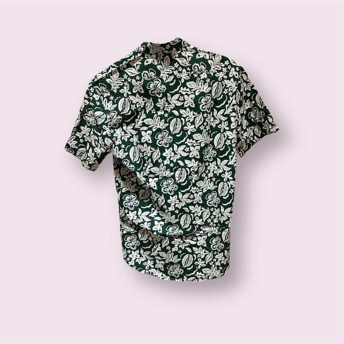 Chemise verte manches courtes Monoprix taille S motifs fleurs blanches. 100% coton en parfait état - photo numéro 2