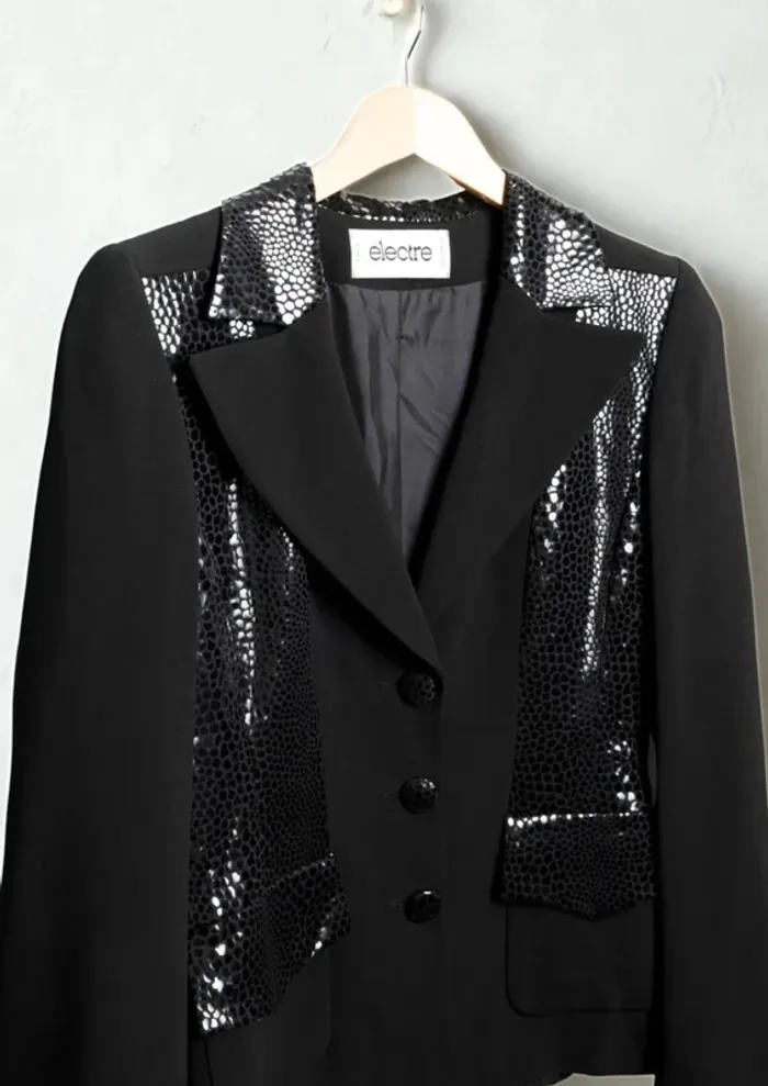 Veste blazer noire Électre Paris • détails python brillant – vintage chic & glam - photo numéro 3