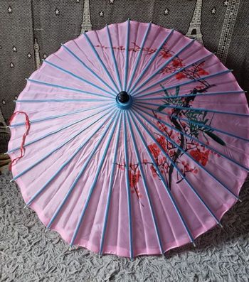 Ombrelle japonaise rose et bleu à fleurs