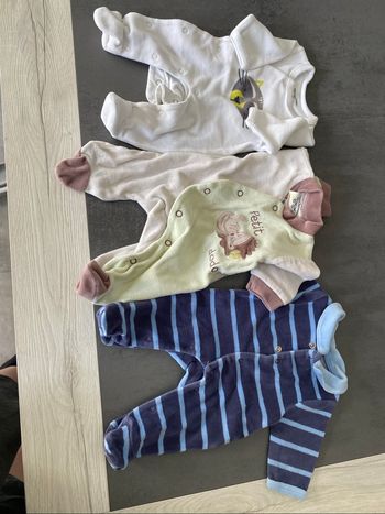 3 pyjamas taille naissance