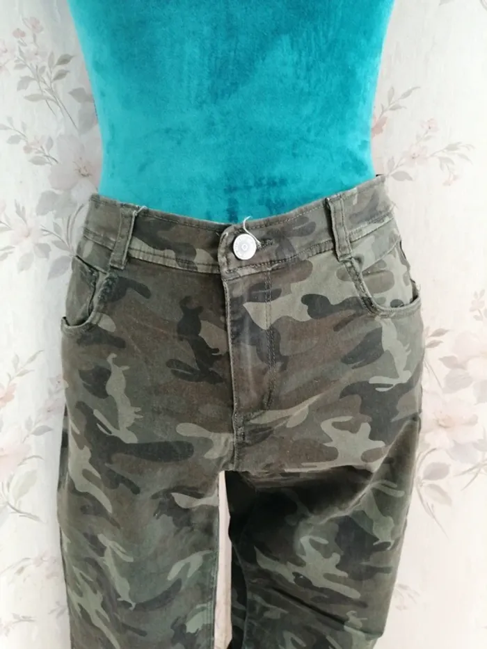Pantalon  skinny Camouflage kaki et marron avec des lapins / jennyfer / (42) - photo numéro 3