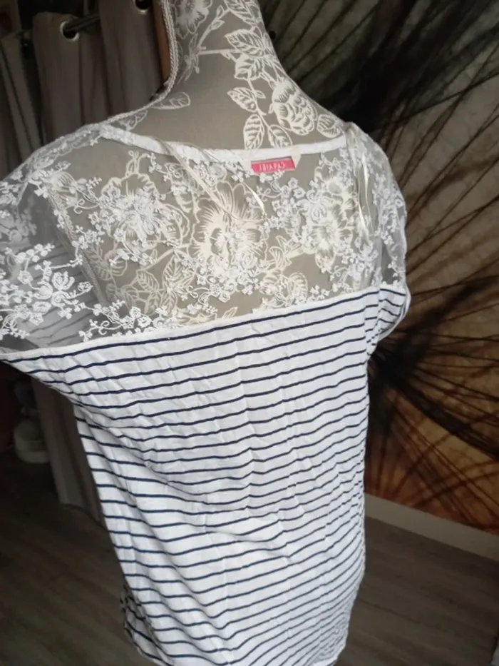 Tee shirt avec dentelle - photo numéro 3