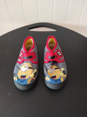 💛 Chaussons garçon – Pointure 27 – Les Minions – Bon état