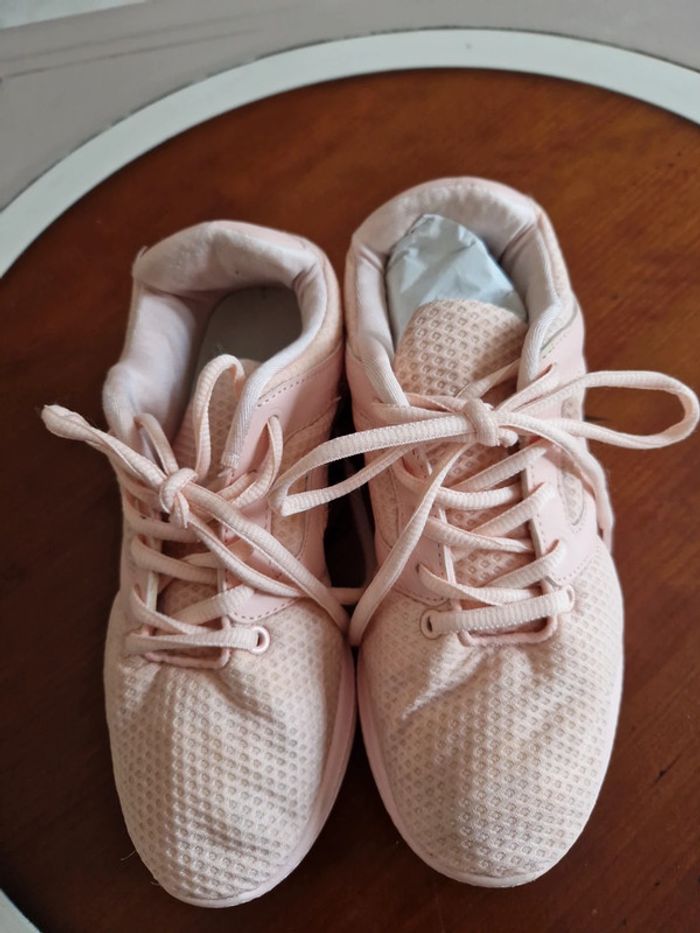 Baskets neuve 🩷 - photo numéro 2