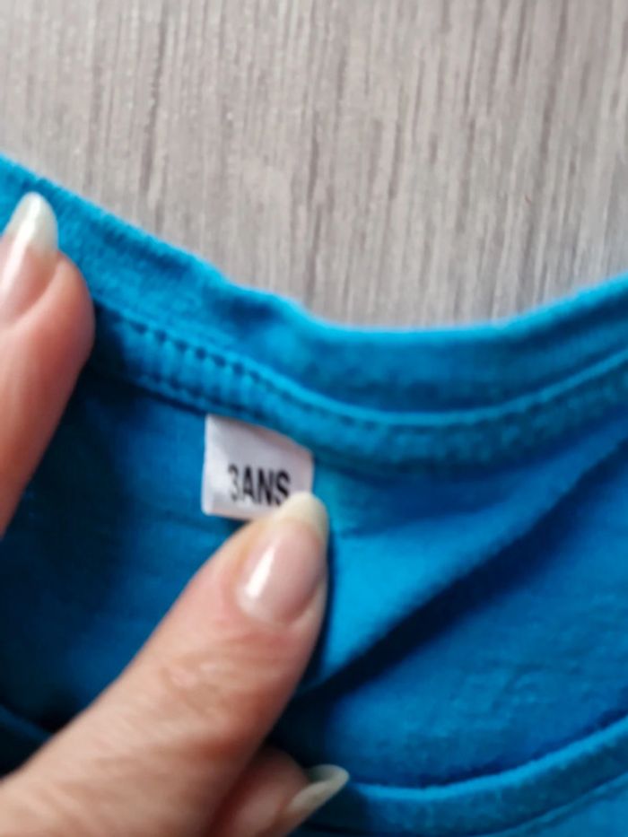 Tee shirt bleu - photo numéro 2