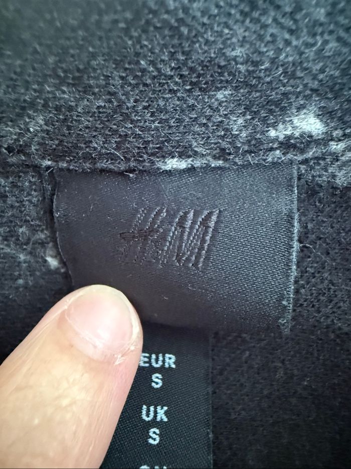 Chemise manches longues noir à motifs fleuri gris blanc H&M taille 36 S - photo numéro 6