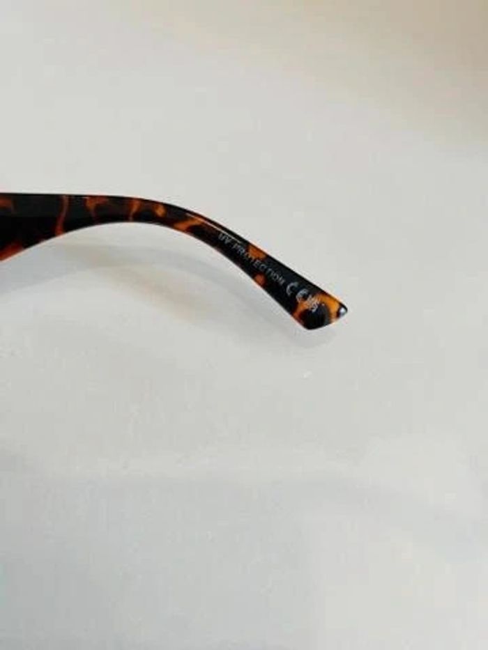 Lot de deux lunettes de soleil marron et noir UV protection catégorie 3 - photo numéro 19