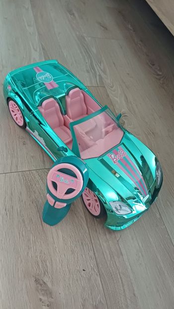 Voiture télécommandée Barbie