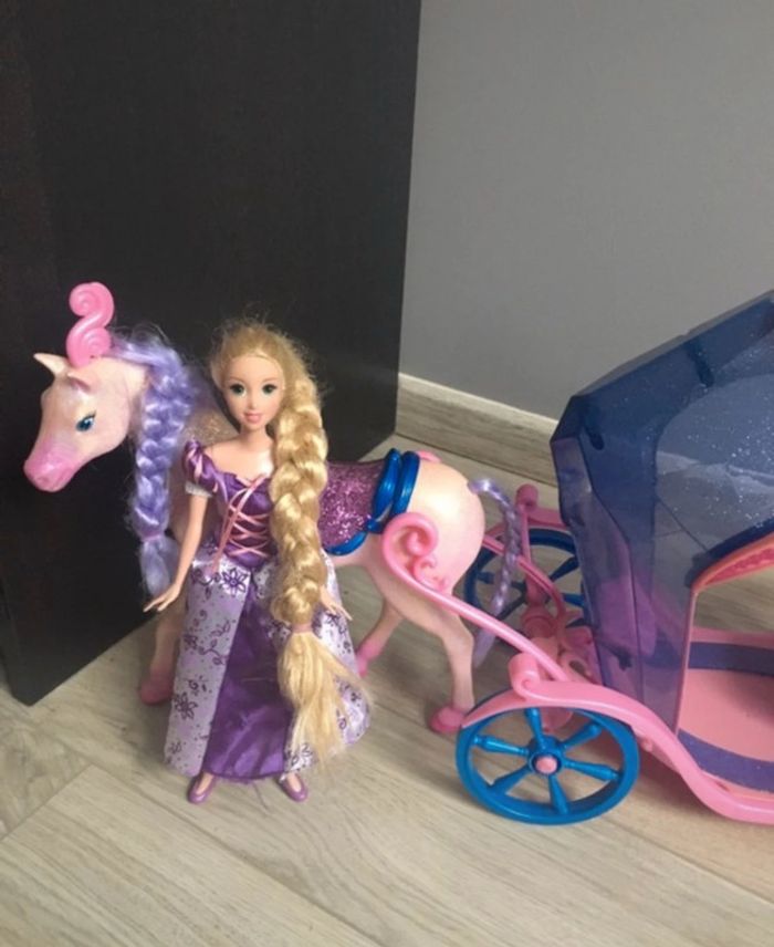 Barbie raiponce et carosse - photo numéro 2