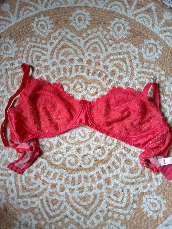 Soutien gorge rouge dentelle sans armatures