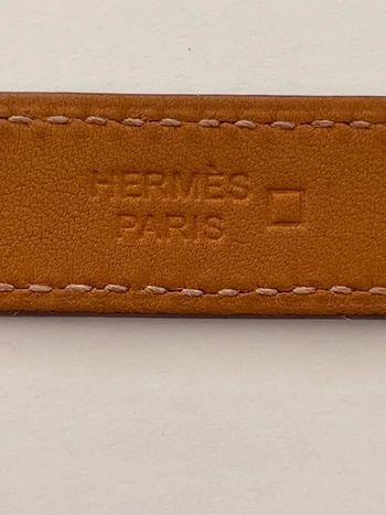 Bracelet en cuir Hermès.