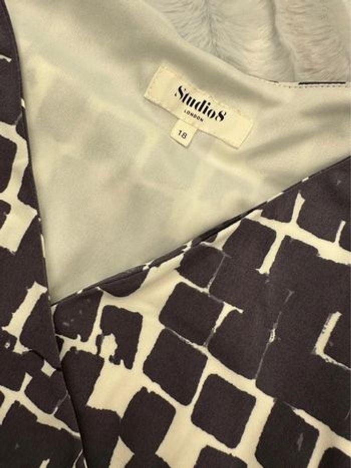 Robe sans manches, zippée sur un côté et doublée - photo numéro 2