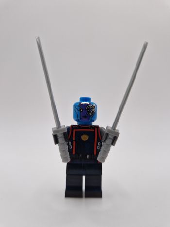Figurine type lego Nebula les gardiens de la galaxie Marvel