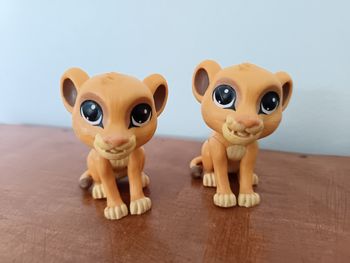 Lot de deux figurines Simba : Le Roi Lion