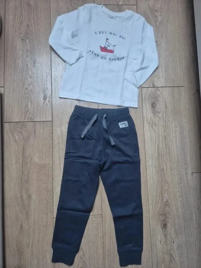 Pyjama en coton tape à l'œil blanc/bleu gris "c'est moi qui mène la barque" 4 ans neuf jamais porté