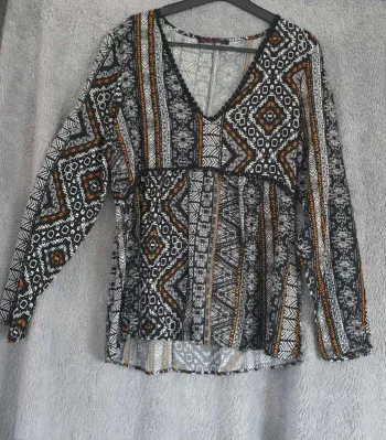 Haut léger a  motif