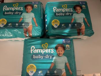 Couches Pampers taille 5 (lot de 3 paquets) neuf