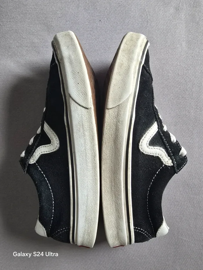 Vans Old Skool noires et blanches - Taille 37 - Bon état - photo numéro 4